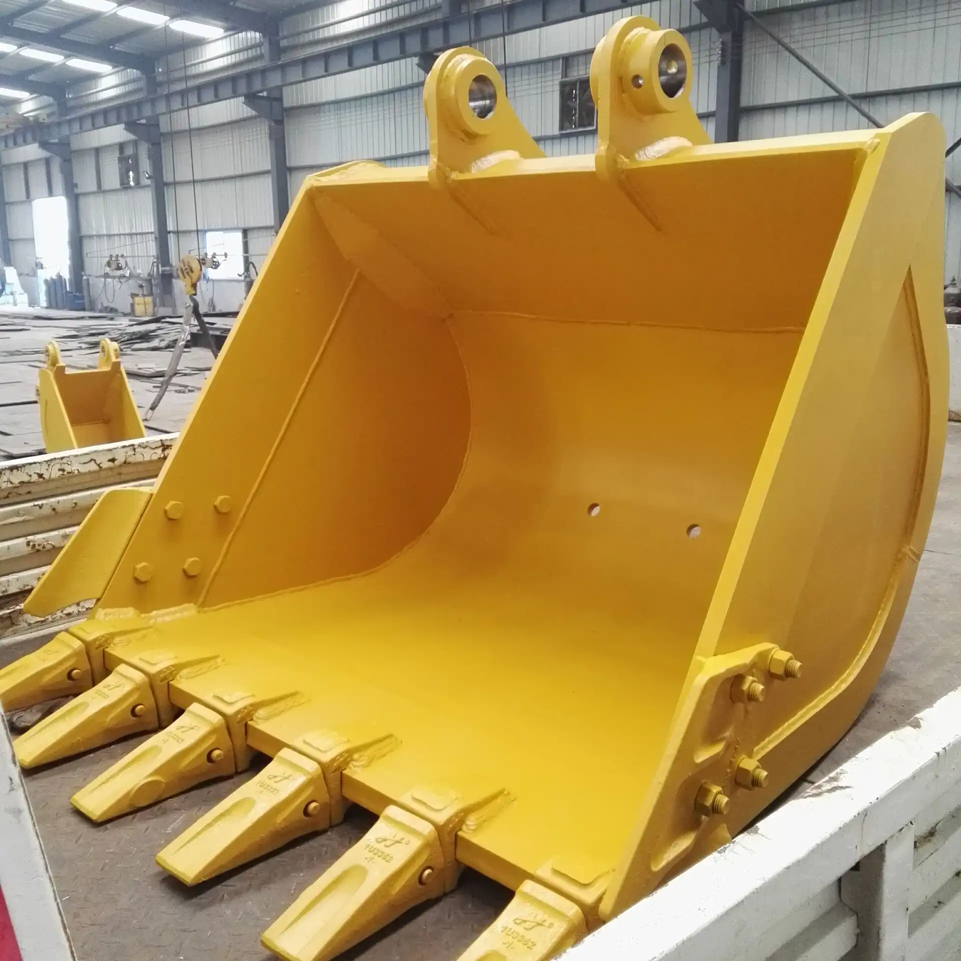 How much does an excavator bucket weigh?